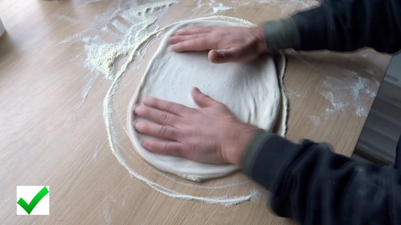 How to avoid Thin Pizza Base in the Middle & Stick to the table. all tips ,  and techniques
