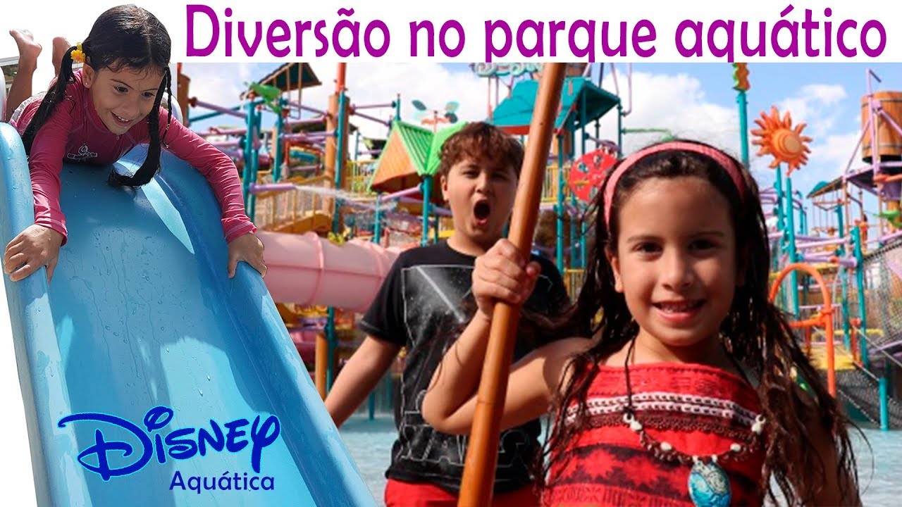 CRIANÇAS BRINCANDO NA PISCINA COM PLAYGROUND NO PARQUE AQUATICO DA DISNEY