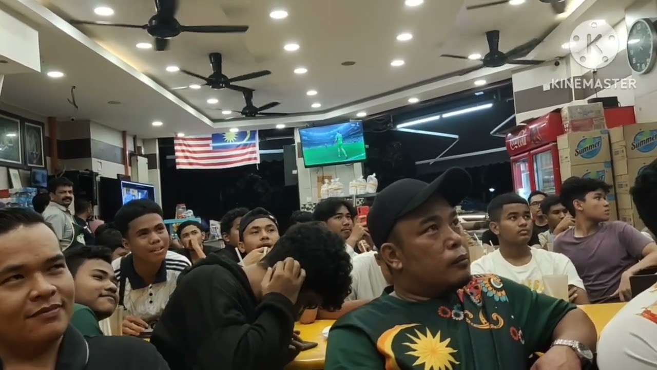 serunya nonton bolla piala dunia Qatar 2022 direstoran bersama anak2 muda malaysia-malaysiaindonesia