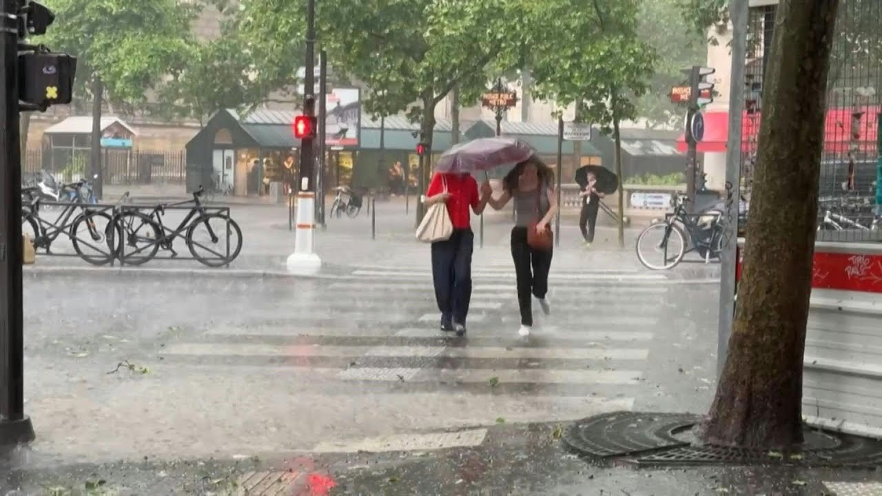 Hailstorm hits Paris | AFP