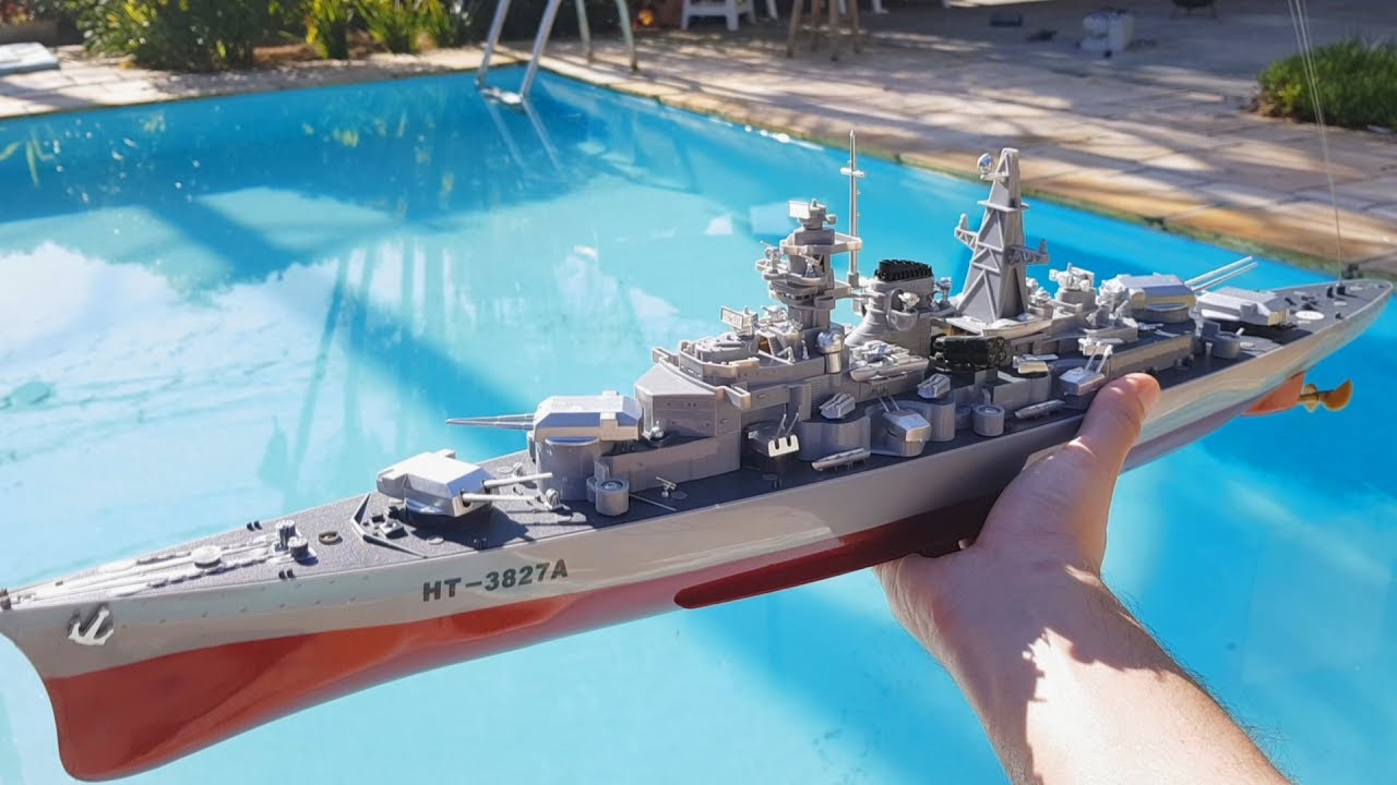 COLOQUEI UM NAVIO DE GUERRA NA MINHA PISCINA!!