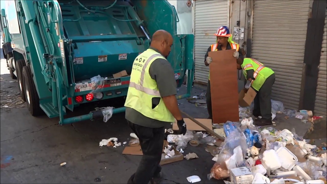 Cleaning the Alleyways of Downtown Los Angeles → New Way Cobra Rear Loader