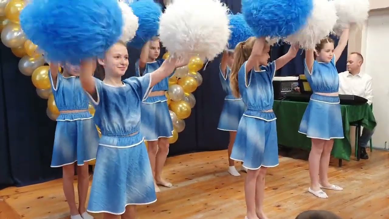 CHOINKA SZKOLNA - DZIEŃ BABCI I DZIADKA - SP CIEŚLE 2024