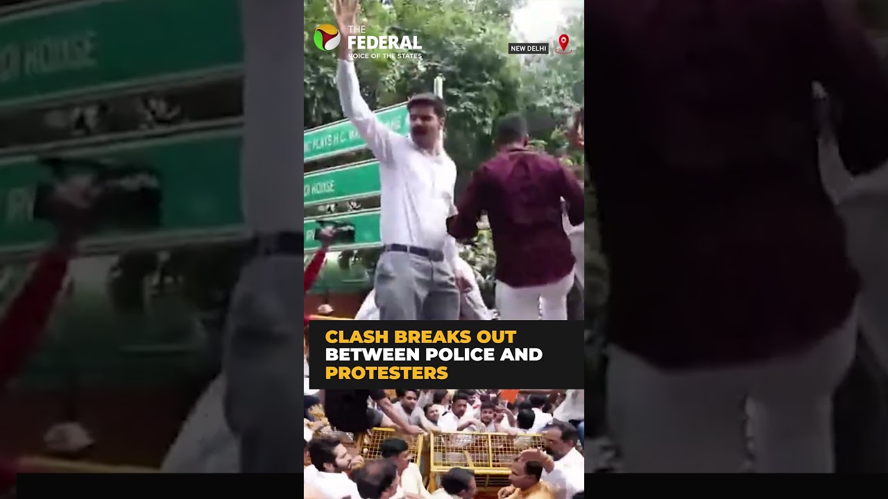 BJP workers clash with police outside AAP office | #shorts