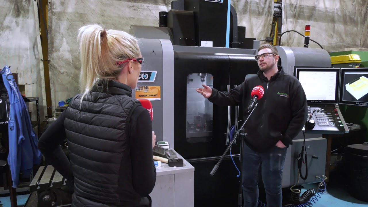 de Havilland Engineering Group buy a CNC lathe and mill from Hurco