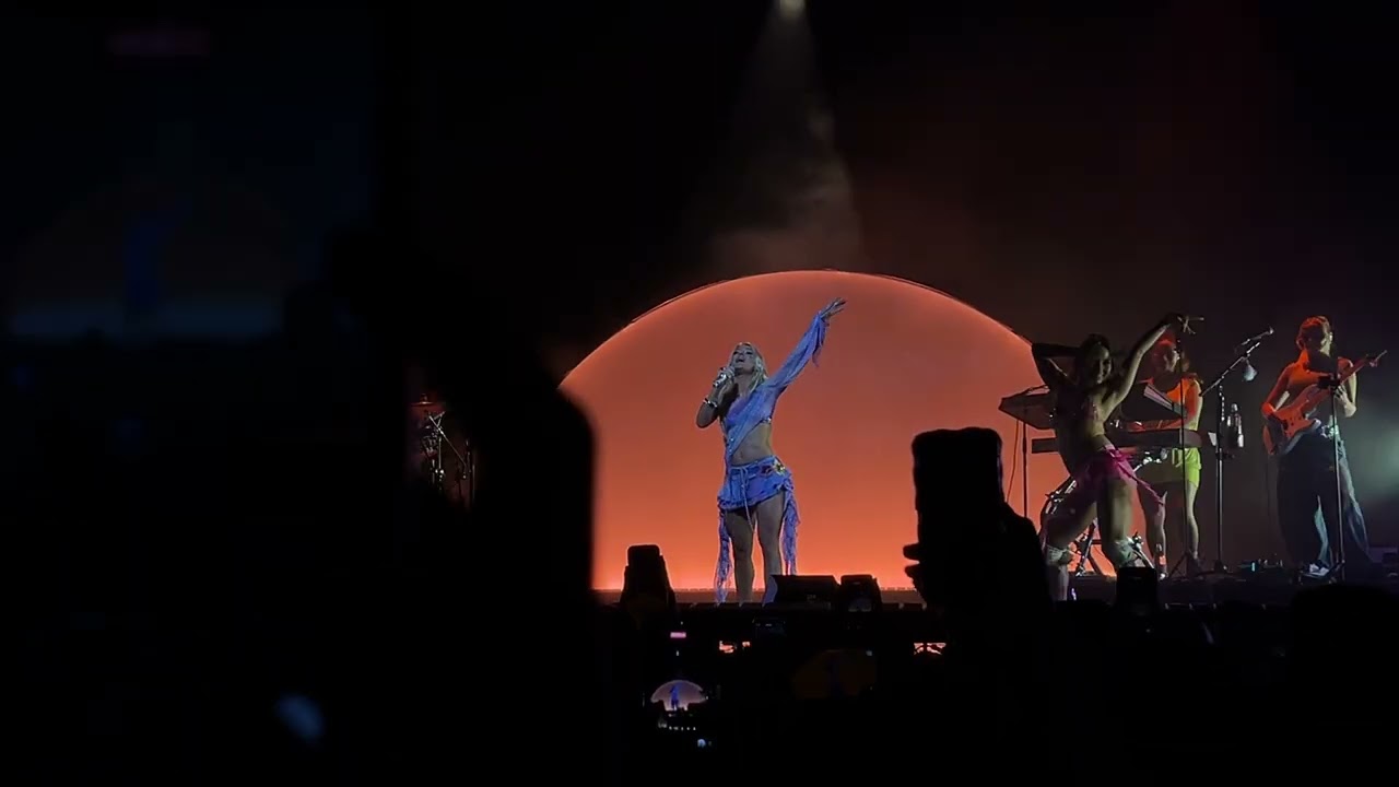 Zara Larsson - Midnight Sun/Lush Life Intro (Live at Midnight Sun Tour Oakland)