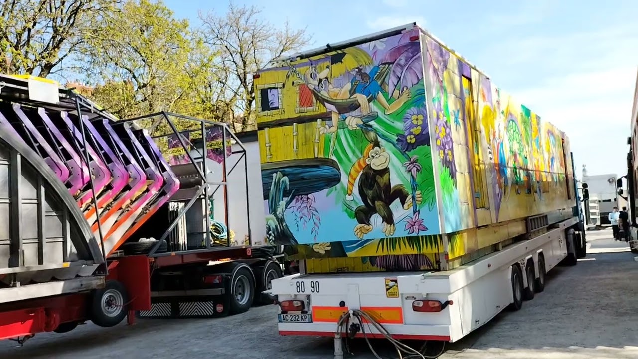 Arrivage et montage la fête foraine de Nantes printemps 2022 le cours Saint-Pierre🎡🎢🎠2 au 24 avril !