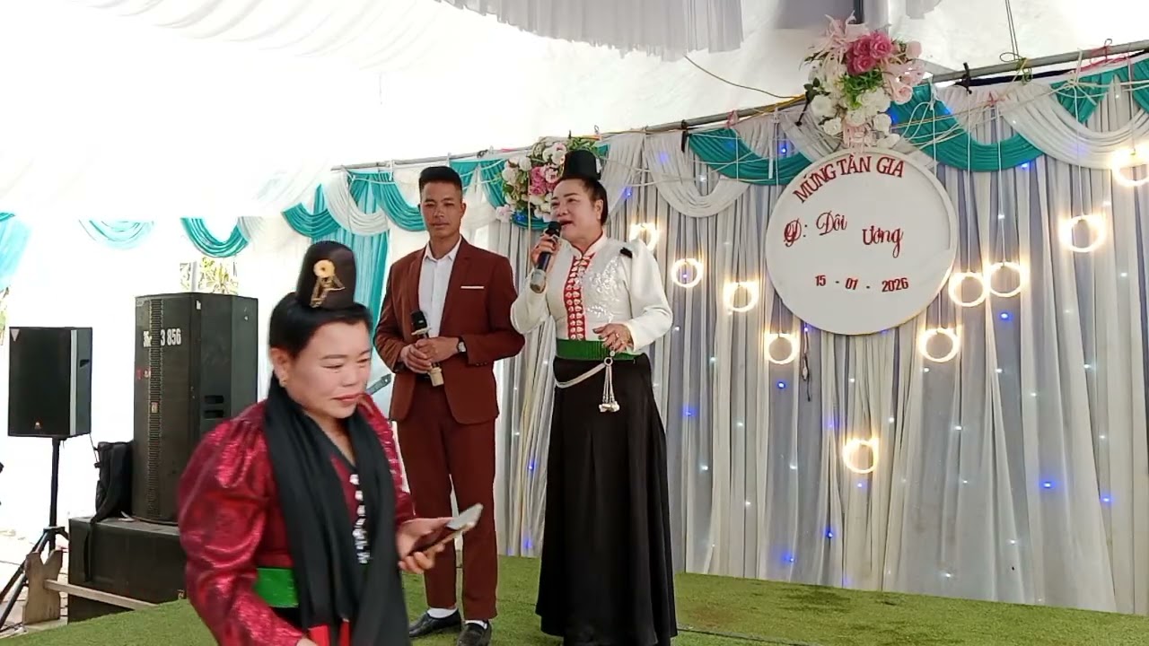 Anh chinh hát mừng nhà mới chị tâm bản lảy 