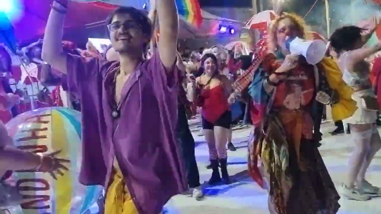 Candinha da Cerquinha,é um maravilhoso desfile na noite dos Burlescos em Pelotas-rs .