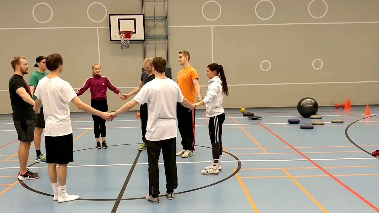 Ryhmäyttäminen: Vaikeutuva & hauska piirihyppely