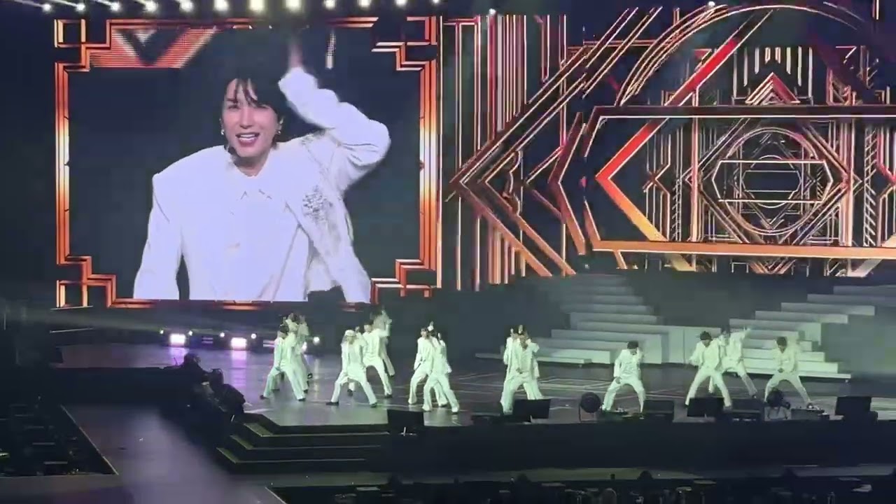 Super Junior - Mamacita Fancam by dwkl in SS10inKL - 170126