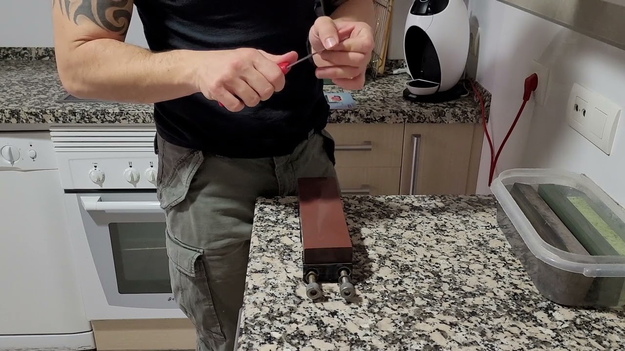 Afilado scandi de Mora Companion con piedras  naturales y método de rebaba.01