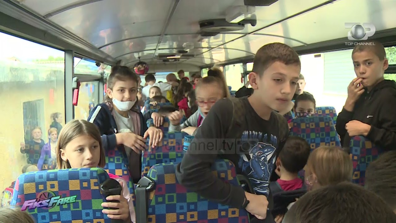 Fiks Fare/ Mësuesit nuk shoqërojnë nxënësit, shoferi i autobusit kthehet edhe në mësues
