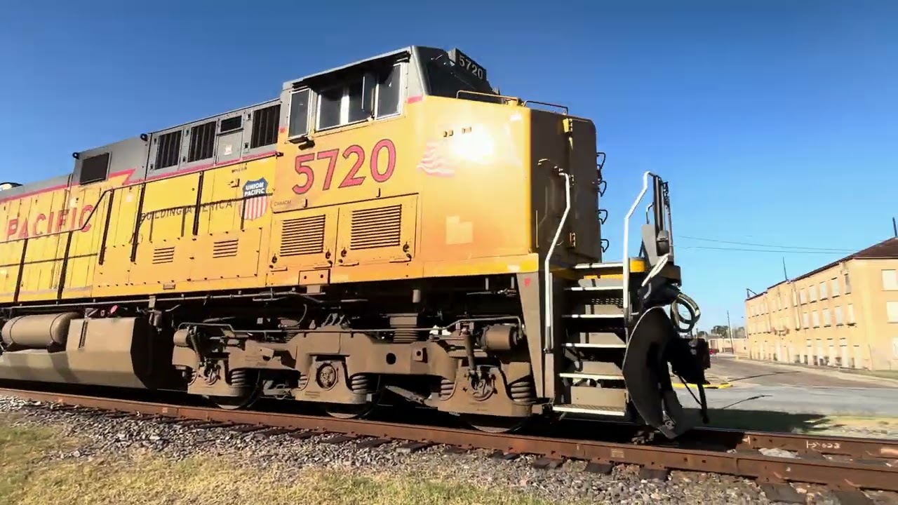 The Great Train Chase! Following UP 5720 and the M-EWOL Southbound from Kingsville to Olmito!