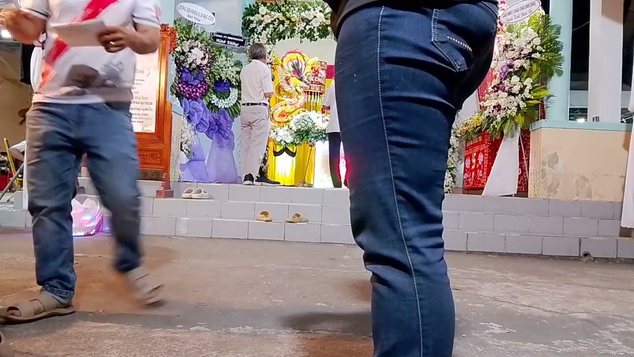 CHỦ TRẠI HÒM CÔNG ĐỨC CHUNG HÁT CHIA BUỒN CÙNG GIA ĐÌNH