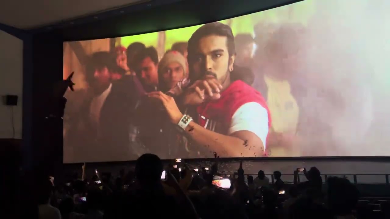 Megastar #chiranjeevi entry @sandhya #magadheera #rerelease#fans #hungama