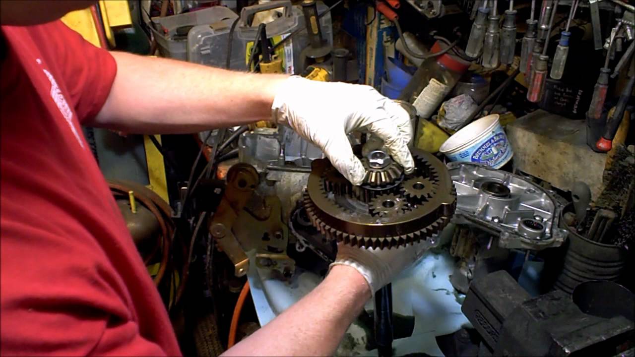 2 Hydrostatic Garden Tractor transmission rebuild 2 of 4 Hydro Gear