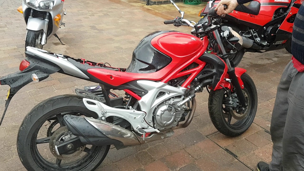 SUZUKI SFV650 L0 GLADIUS 2011 ENGINE RUN UP.