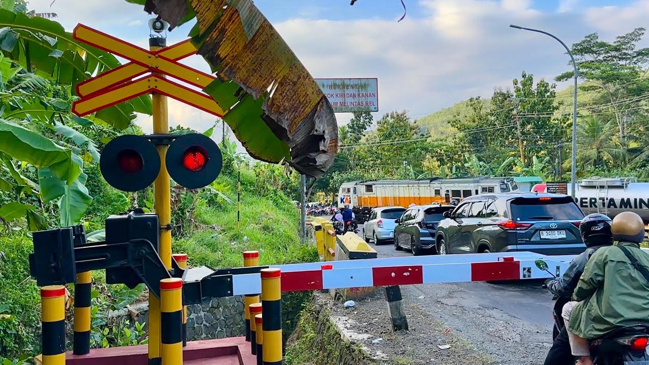 TERJEBAK!!, Perlintasan Kereta Api Rawalo Lintas Provinsi Banyumas, Jawa Tengah