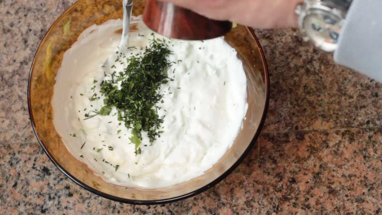 Jak zrobić grecki sos tzatziki.