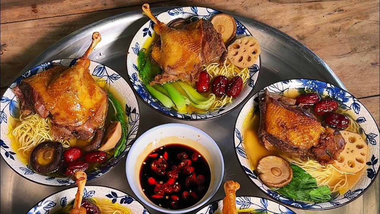 C&aacute;ch nấu m&igrave; vịt tiềm ngon v&agrave; đơn giản