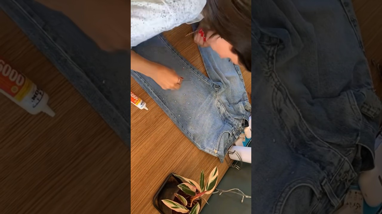 DIY - CALÇA COM STRASS | como colar pedraria em tecido | como colar strass na roupa