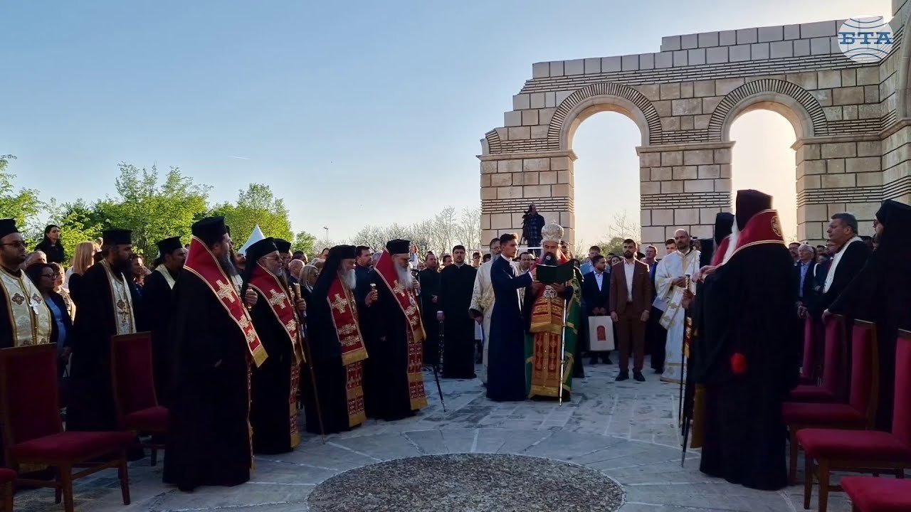 Българският патриарх Даниил отслужи молебен в двора на Голямата базилика в Плиска