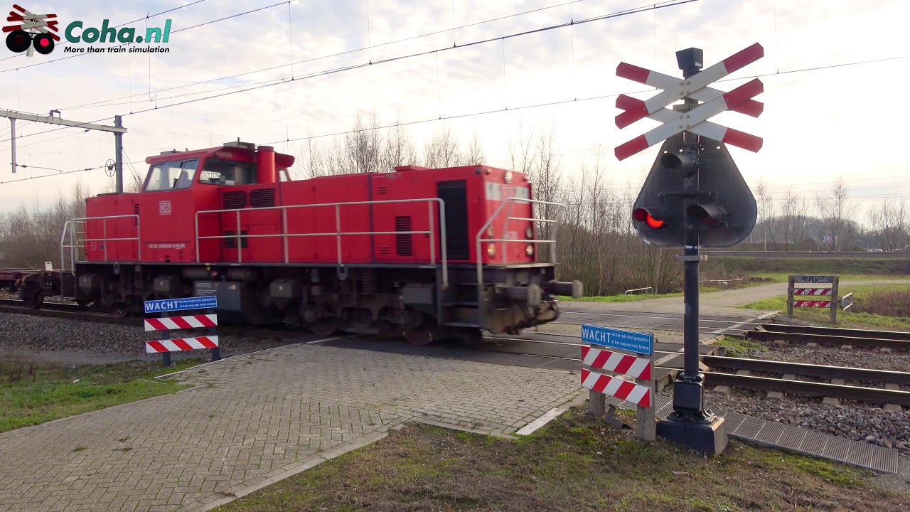 Aki Spoorwegovergang Breda -😍4K😋 // Dutch railroad crossing