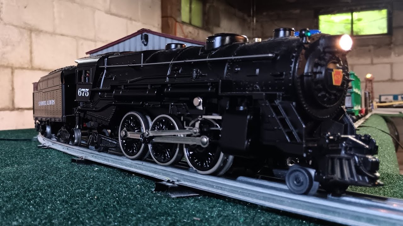 Lionel 675 hauling long consist of mixed freight
