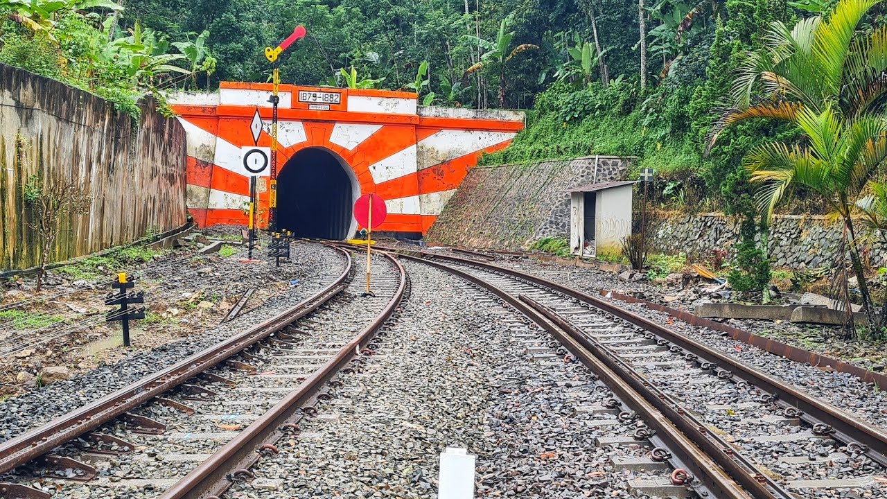UNTUK MENYAMBUT KERETA JAKALANANA DUA JALUR SUDAH TERPASANG DI STASIUN LAMPEGAN !