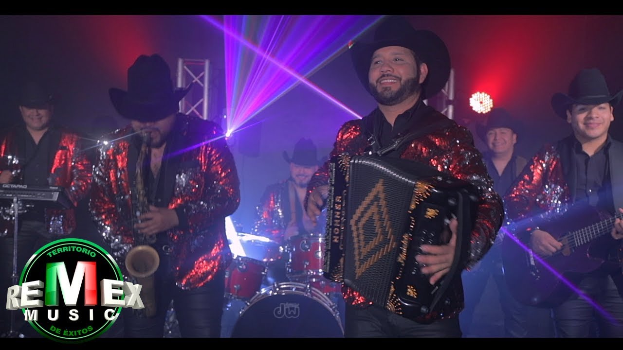 Kikin y Los Astros - Electrohuapango - popurr&iacute; (Video Oficial)