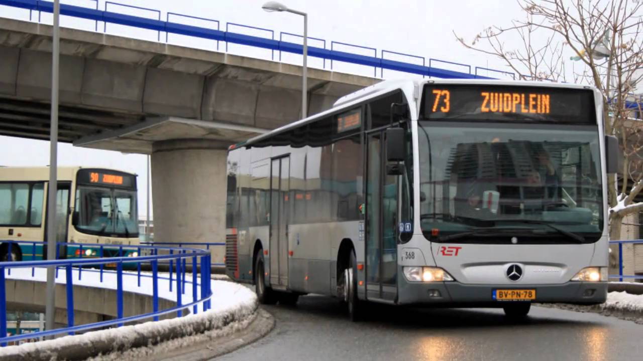 Bussen te Rotterdam Zuidplein (23 december 2010)