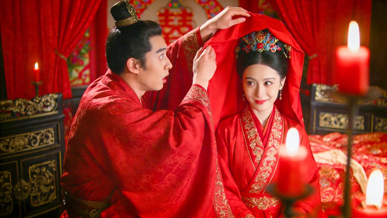 王爺嫌棄娶了丑公主，新婚夜掀開紅蓋頭那刻，他徹底驚呆：竟是傾國絕色！