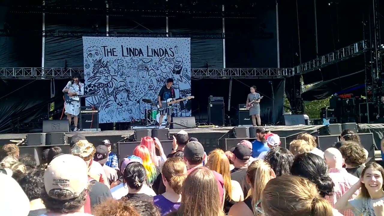 THE LINDA LINDAS Sunday, Sept. 18 2022 Roots stage Riot Fest Chicago 09/18/22