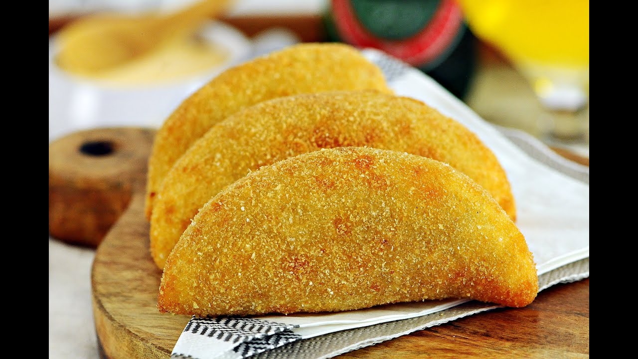 É RECEITA INÉDITA! O PASTEL DE MANDIOCA COM CARNE É DELICIOSO, PRÁTICO E SEMPRE FAZ SUCESSO!