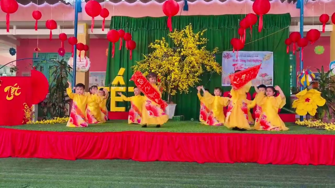 Múa: Liên khúc Tết của các bé trường Mẫu giáo Tiên Lãnh