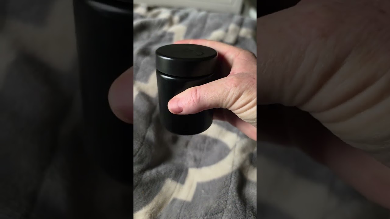 Herb jars locking lid
