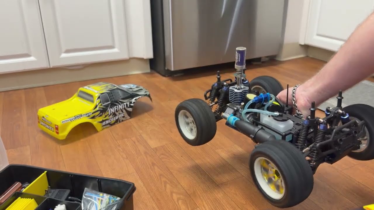 Exceed Infinity - Nitro Off Road RC Truck  Part I  / Радиоуправляемая нитро модель