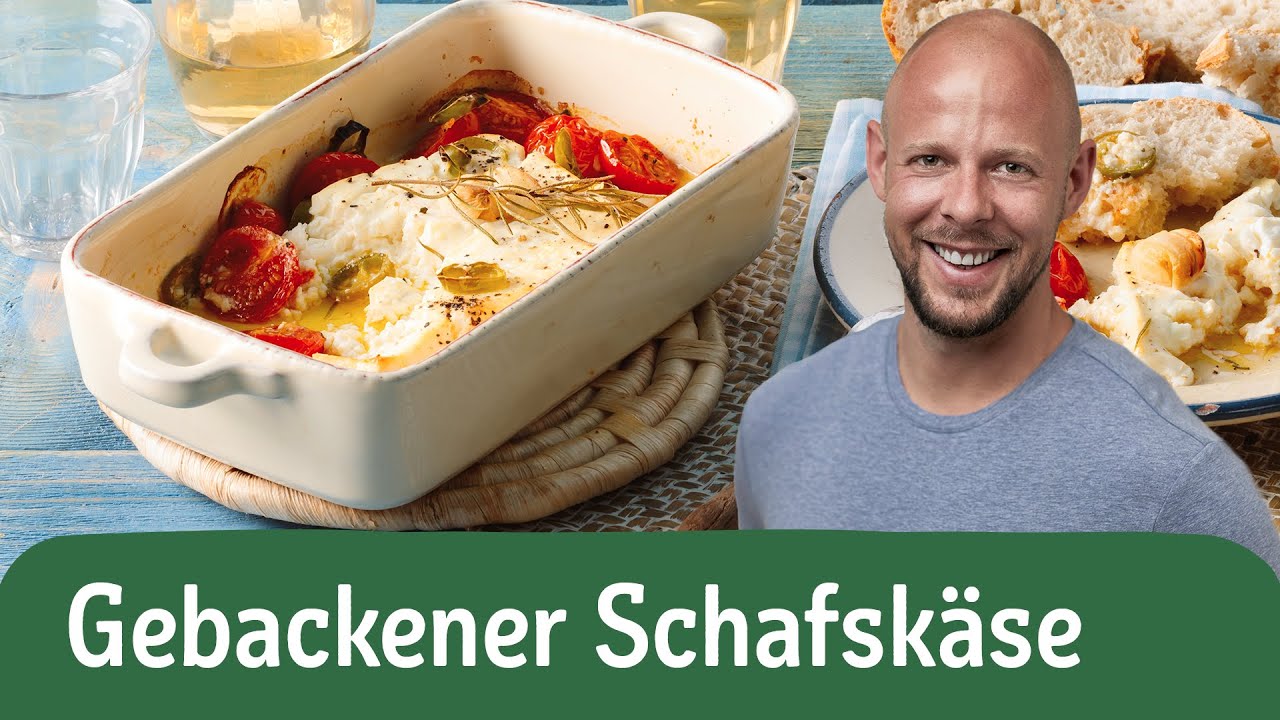 Gebackener Feta: Schafsk&auml;se mit Tomaten im Ofen zubereiten 🍅 | REWE Deine K&uuml;che