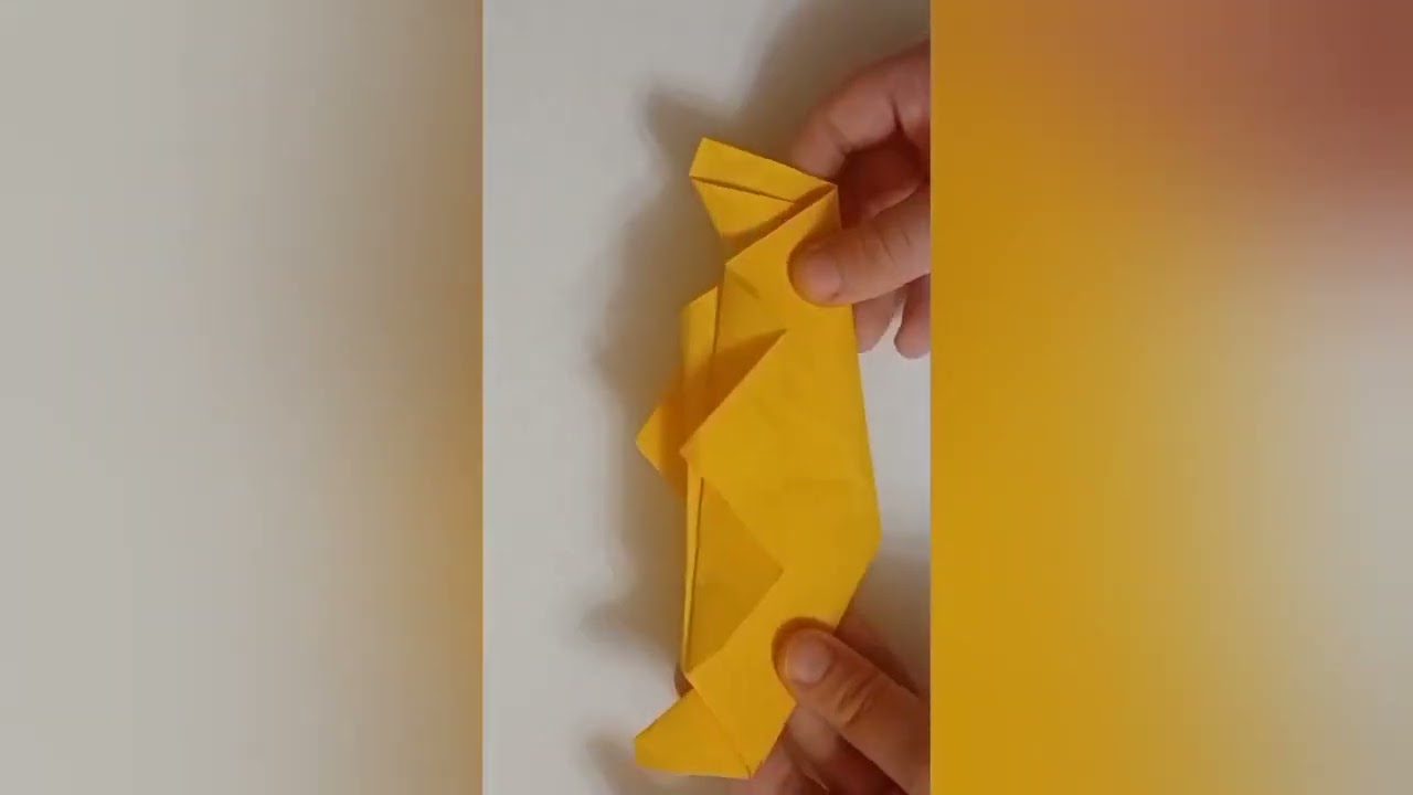 Origams frog