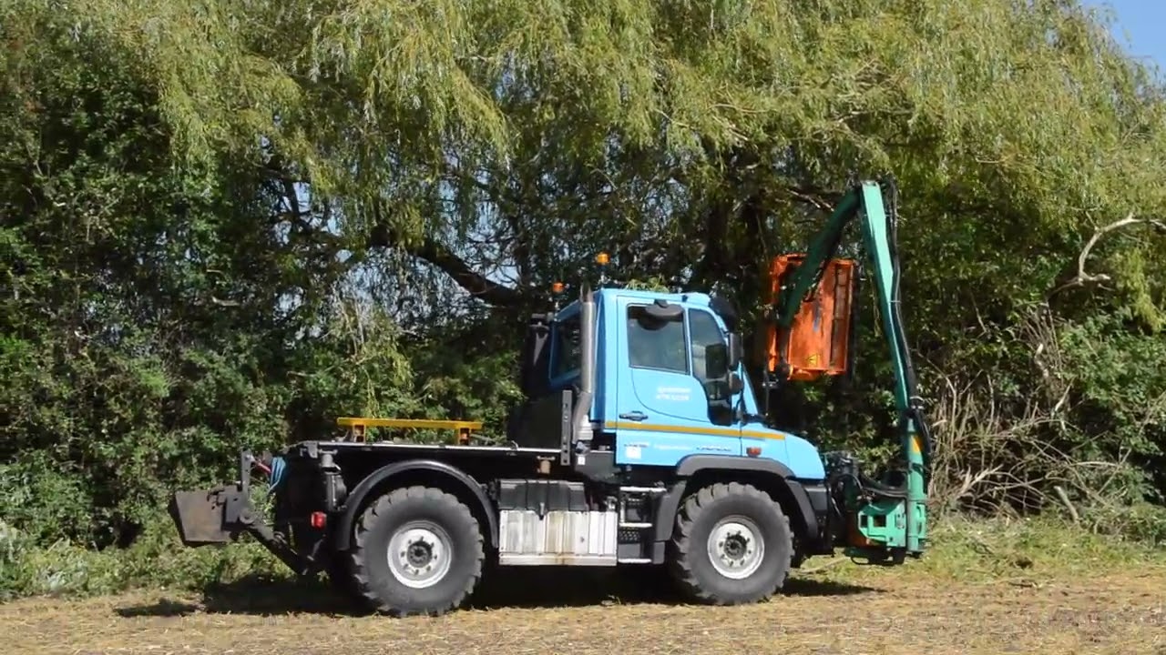 Unimog U218 & Front Mounted Mulag Hedgecutter Trimming Back Hedges