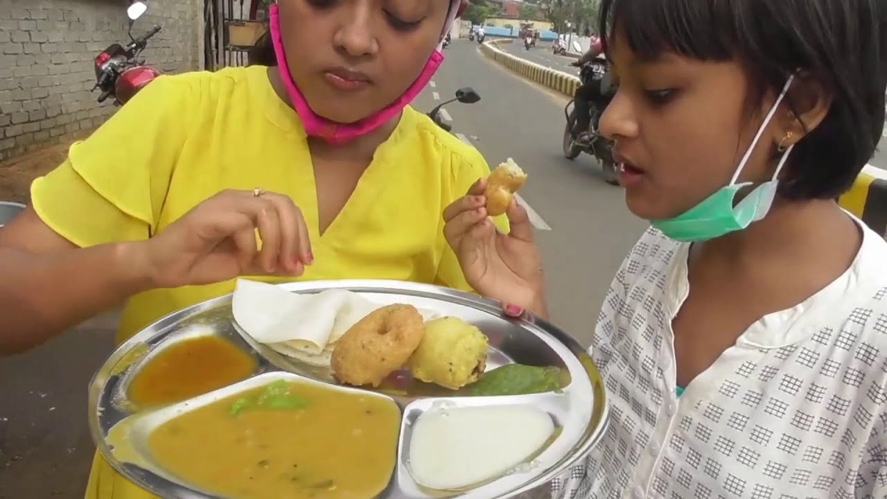 Street Breakfast ( Chakuli ) | Puri Odisha Street Food | Indian Food Loves You