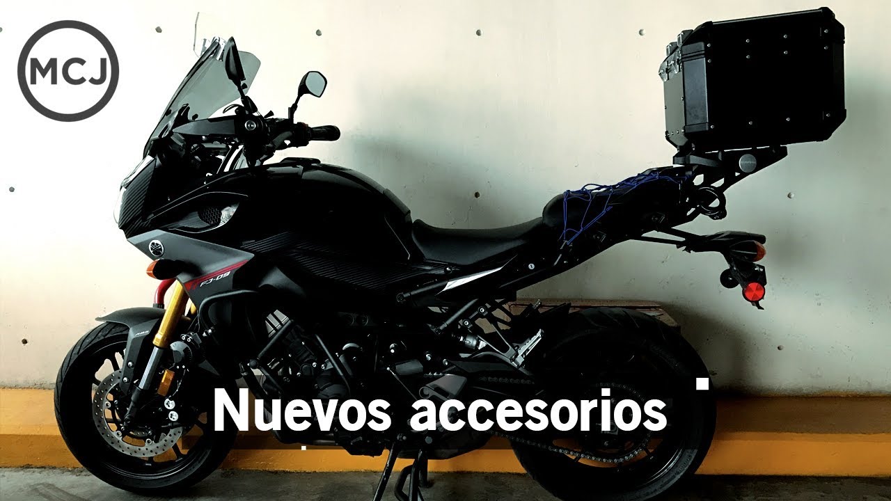 144 Yamaha FJ 09 Windshield and topcase Givi Treker outback