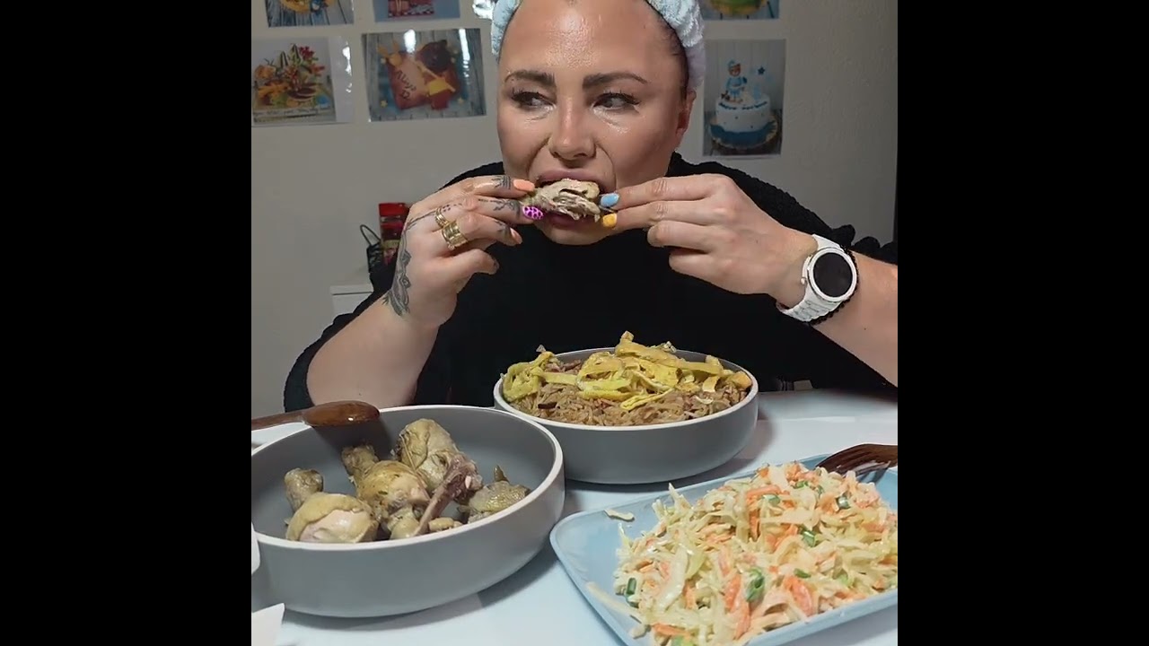 Real mukbang, asmr.  Homemade egg fried rice, coleslaw and garlic chicken. 