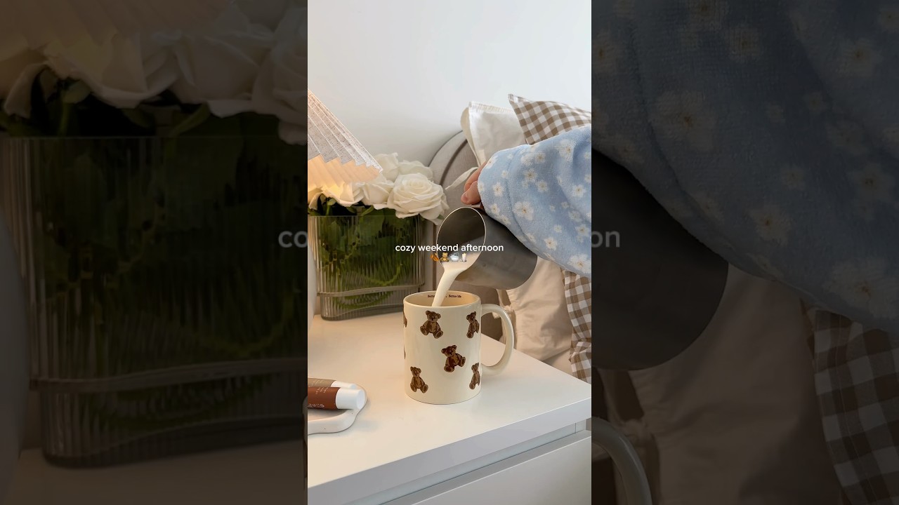 Cozy bath and reading time🧸🛁 #autumn #fallaesthetic #cozy #bathtime #fall #aesthetic #routinevlog