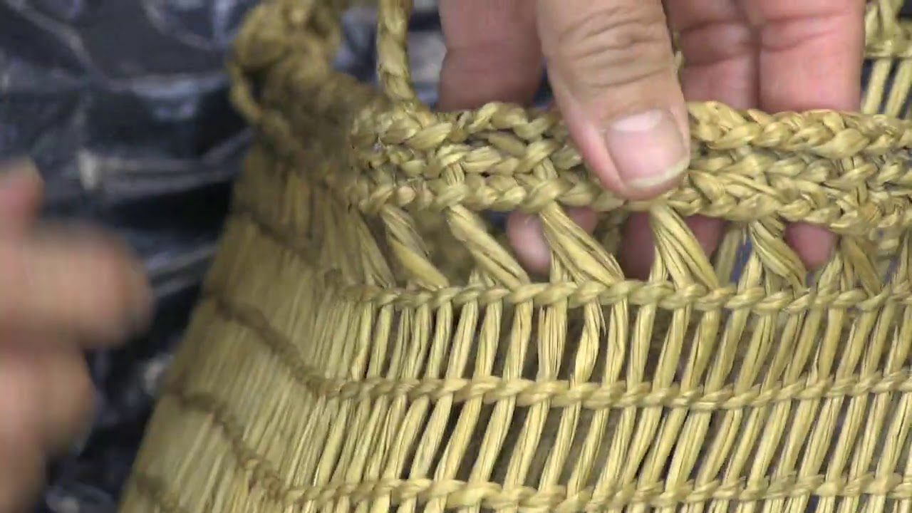 Weaving a Yup’ik Issran/Grass Carrying-Bag (10 of 11): Making the Top Edge