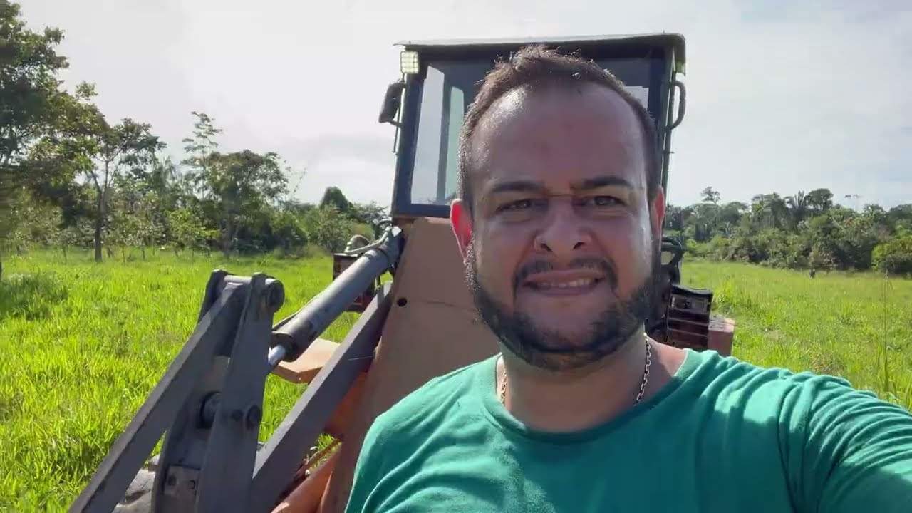 LIMPEZA DE PASTO COM PÁ CARREGADEIRA W20.