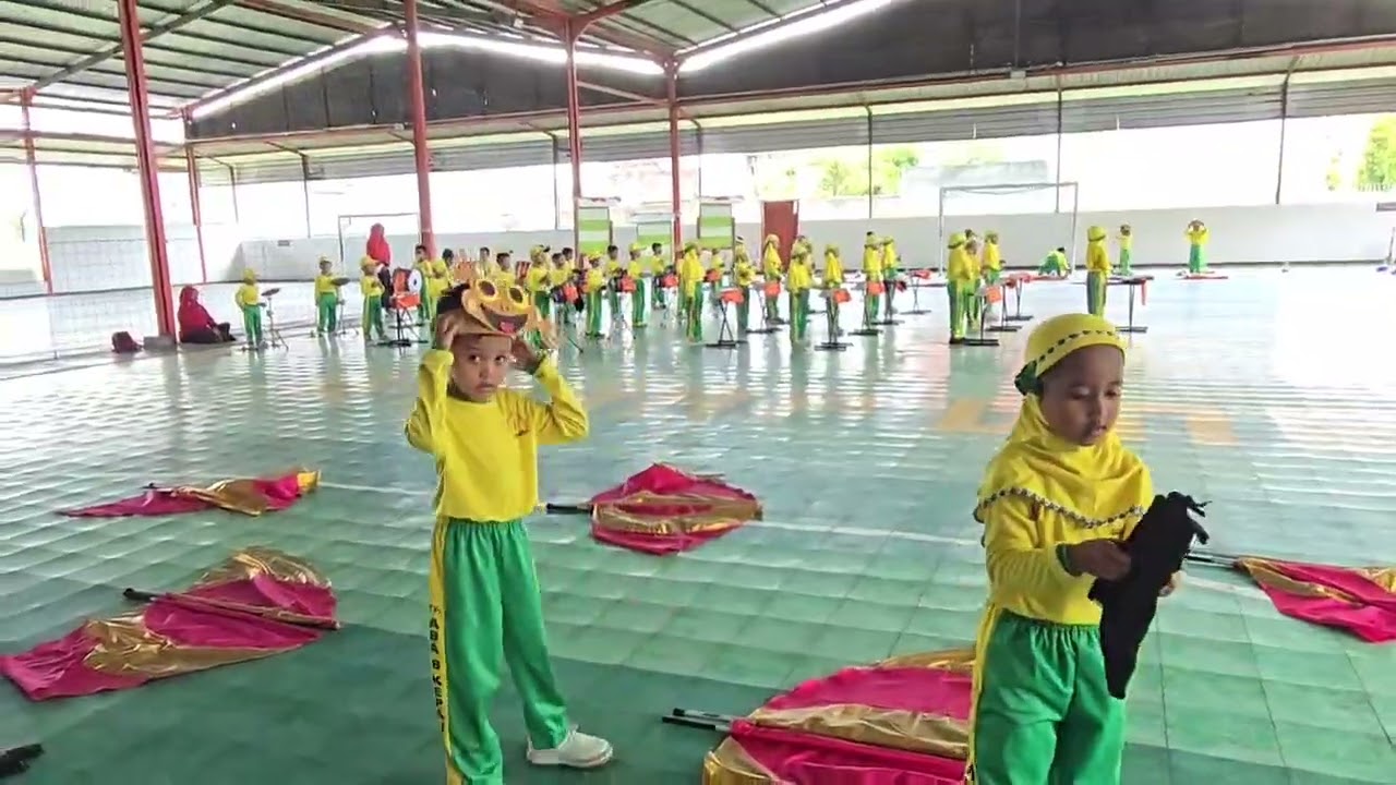 Latihan lomba drumband MCI TK ABA 8 KEPANJEN