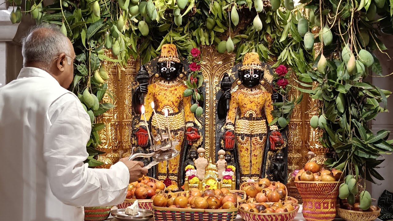 Kalupur Mandir - Shangar Darshan (શણગાર દર્શન) - Monday 15th May 2023