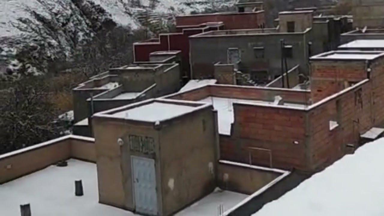  منظر ثلوج تيديلي إقليم ورزازات اليوم يخطف القلوب ، لوحة أبدعها الخالق سبحانه 